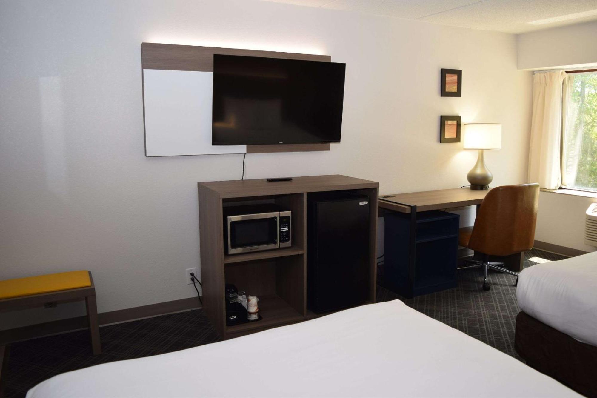 Comfort Inn & Suites Syracuse-Carrier Circle East Syracuse Esterno foto