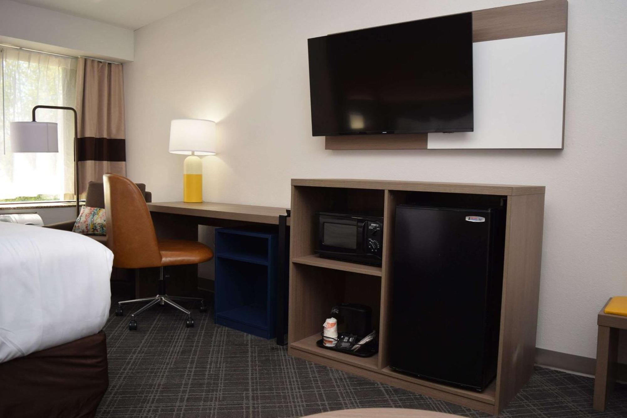 Comfort Inn & Suites Syracuse-Carrier Circle East Syracuse Esterno foto