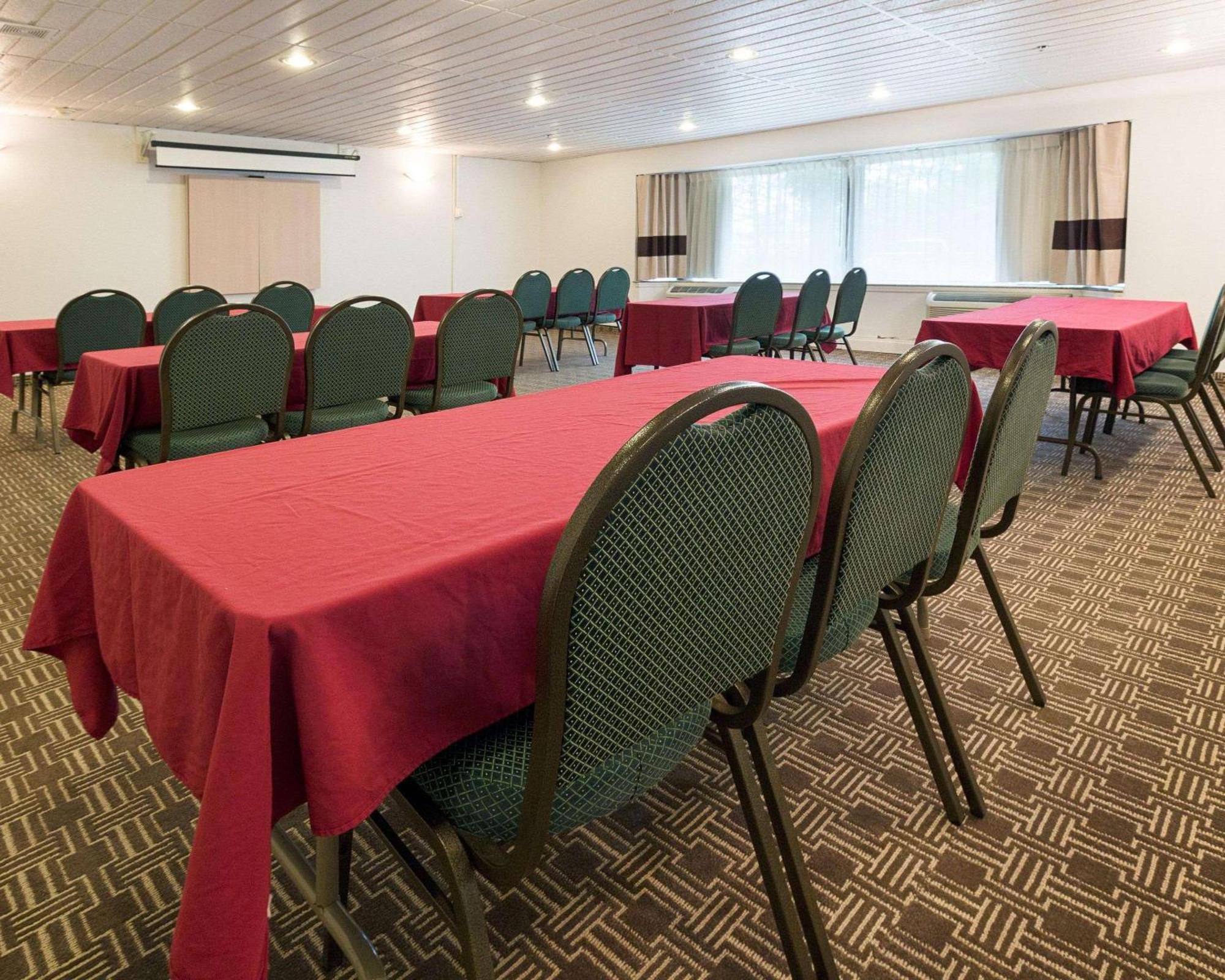 Comfort Inn & Suites Syracuse-Carrier Circle East Syracuse Esterno foto