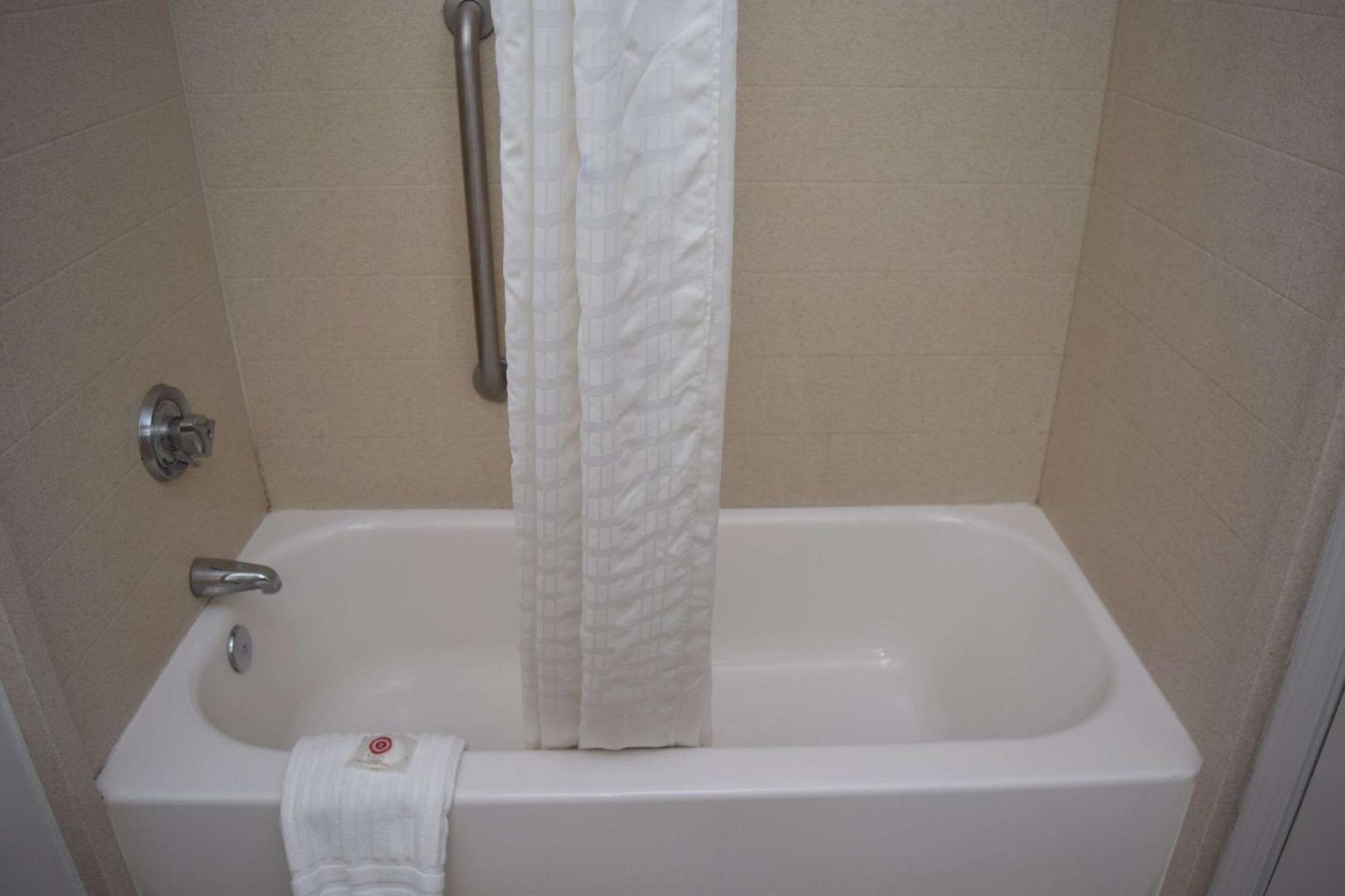 Comfort Inn & Suites Syracuse-Carrier Circle East Syracuse Esterno foto