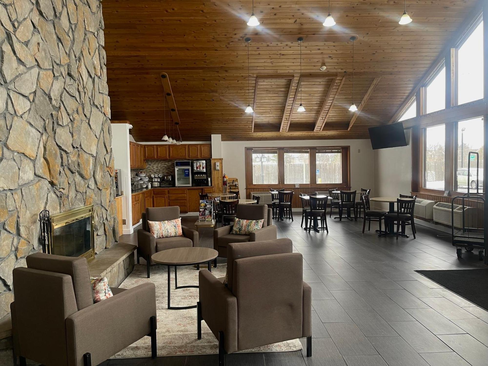 Comfort Inn & Suites Syracuse-Carrier Circle East Syracuse Esterno foto