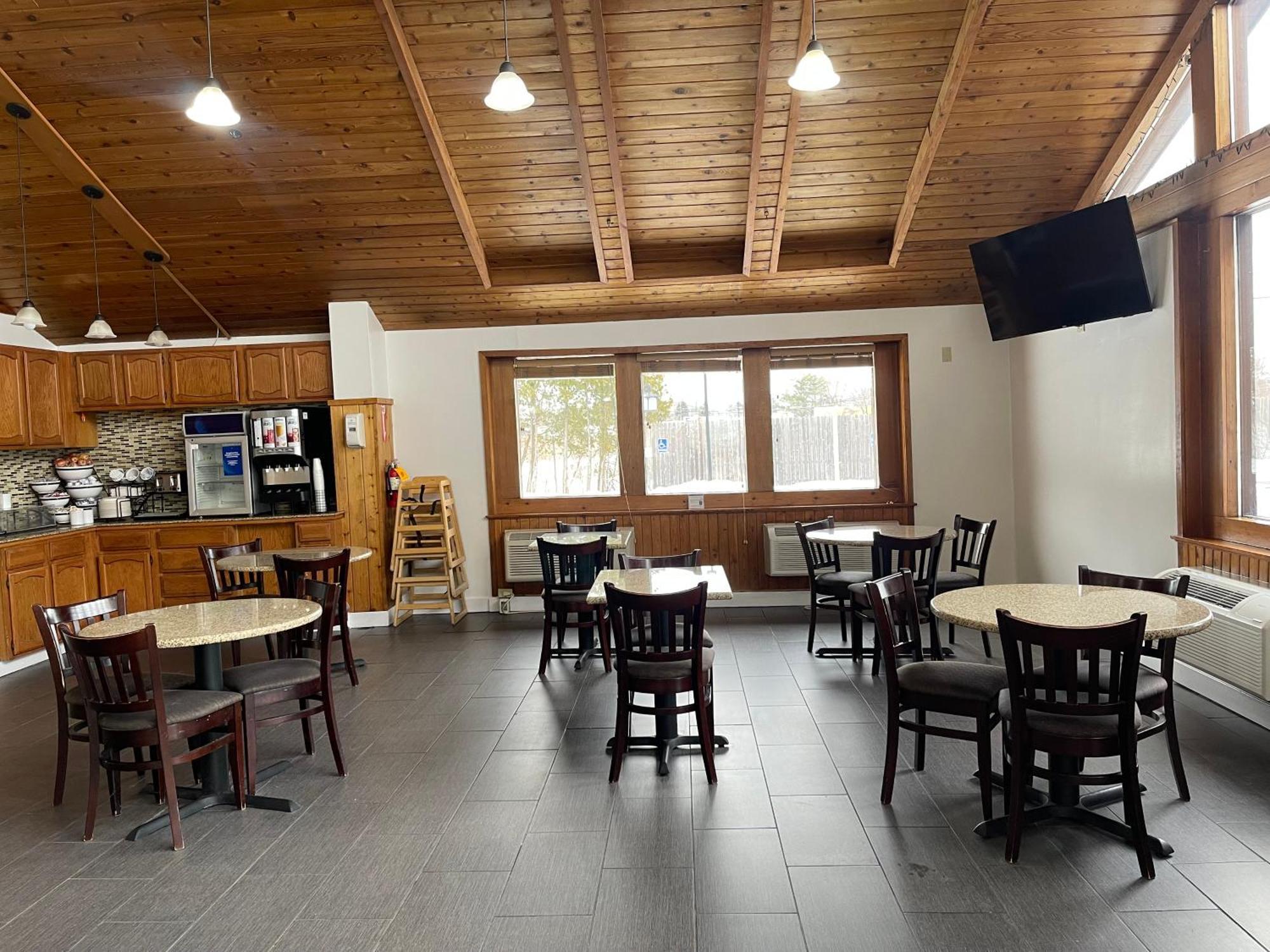 Comfort Inn & Suites Syracuse-Carrier Circle East Syracuse Esterno foto