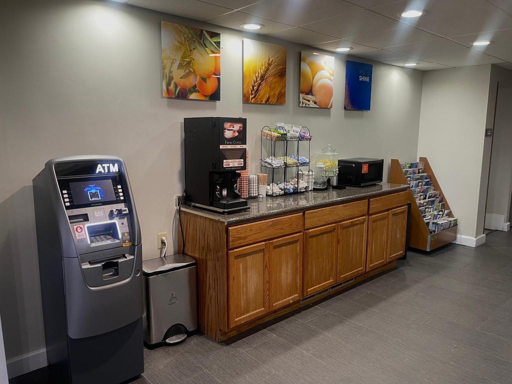 Comfort Inn & Suites Syracuse-Carrier Circle East Syracuse Esterno foto