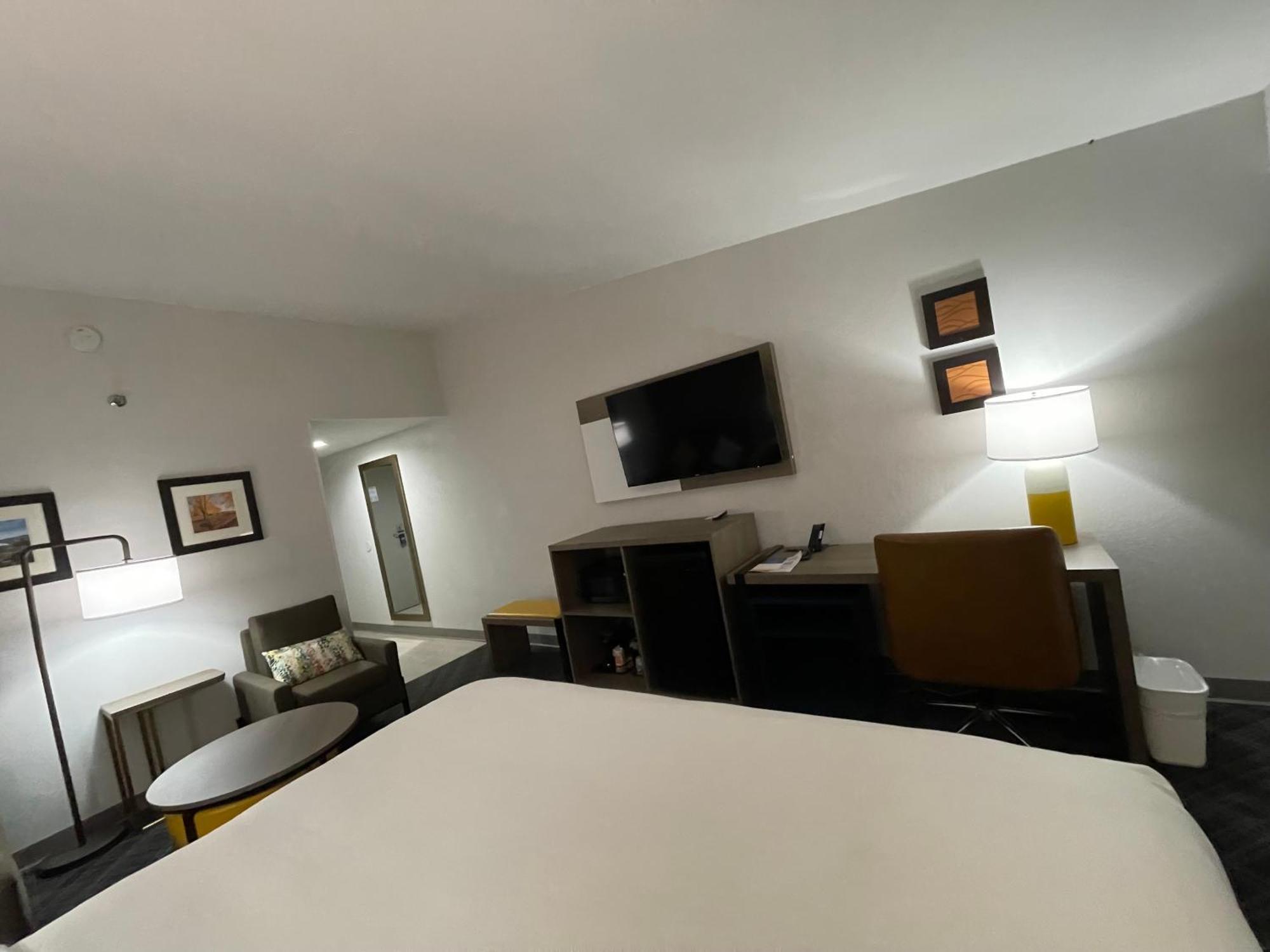 Comfort Inn & Suites Syracuse-Carrier Circle East Syracuse Esterno foto