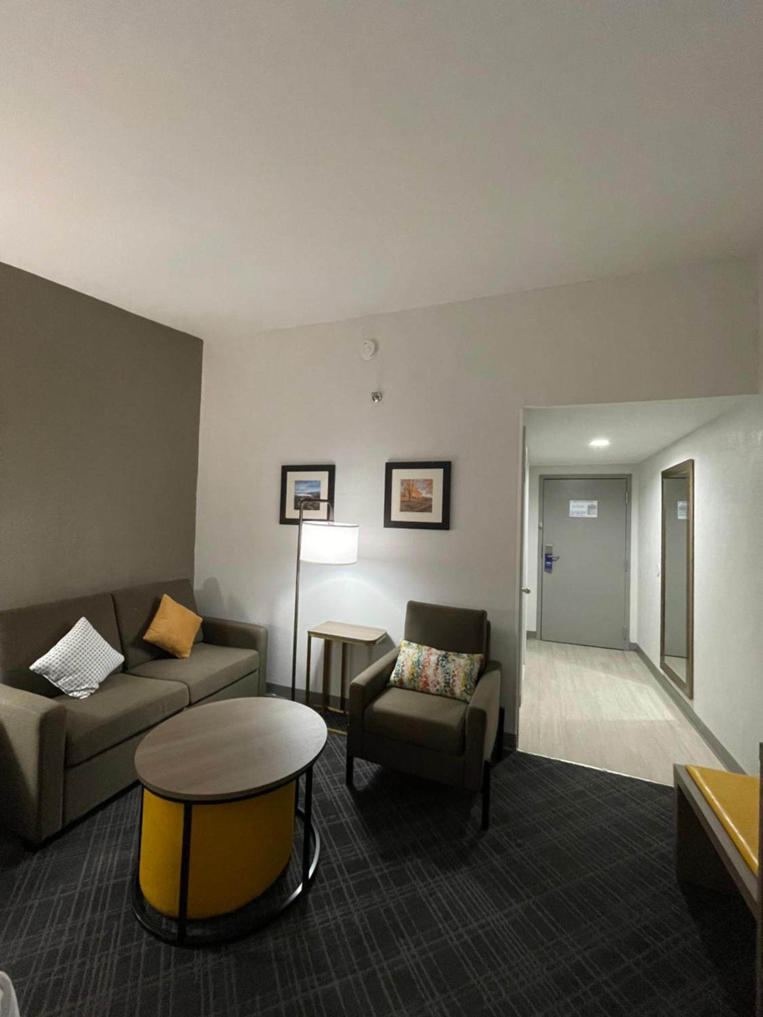 Comfort Inn & Suites Syracuse-Carrier Circle East Syracuse Esterno foto