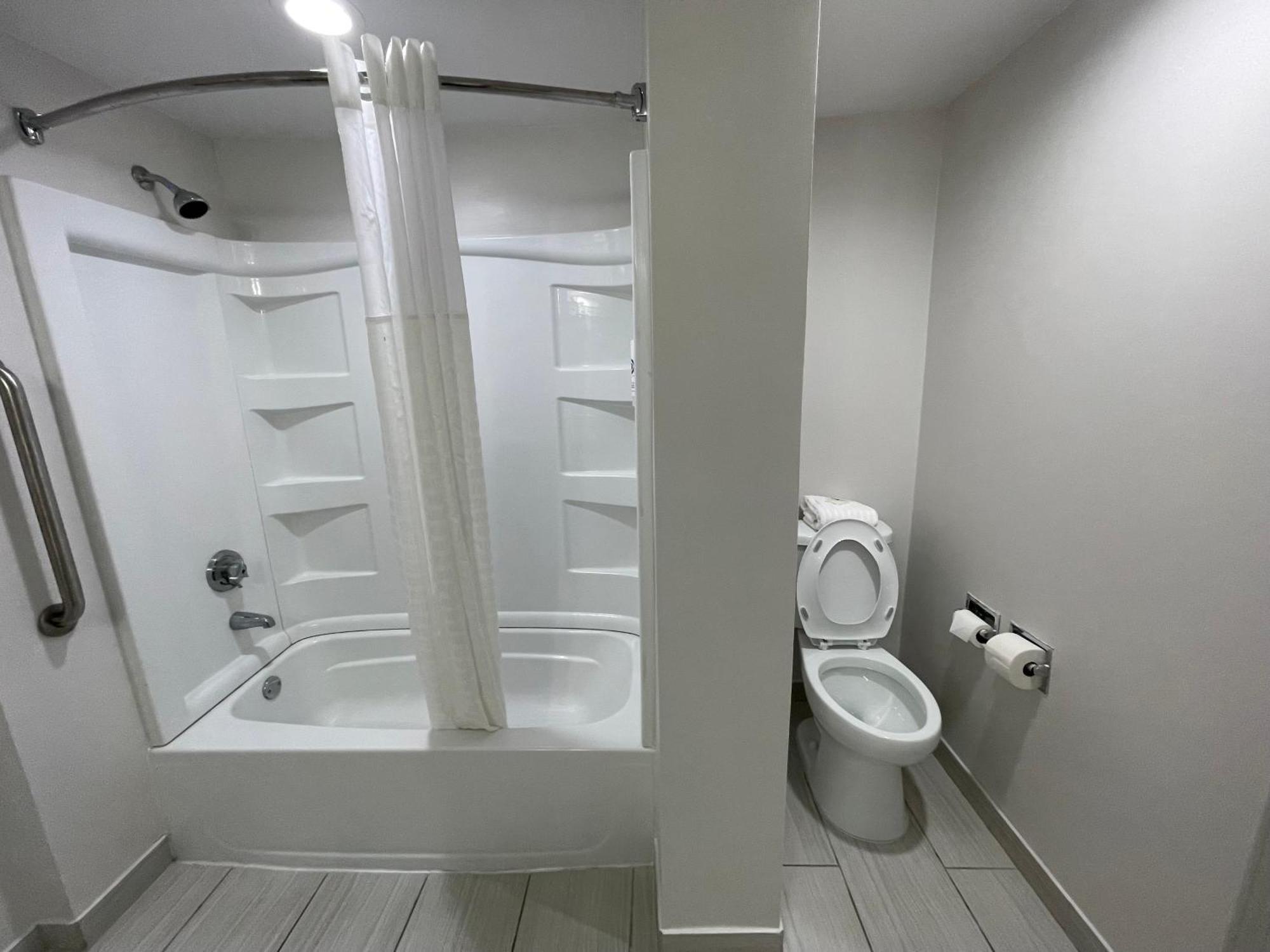 Comfort Inn & Suites Syracuse-Carrier Circle East Syracuse Esterno foto