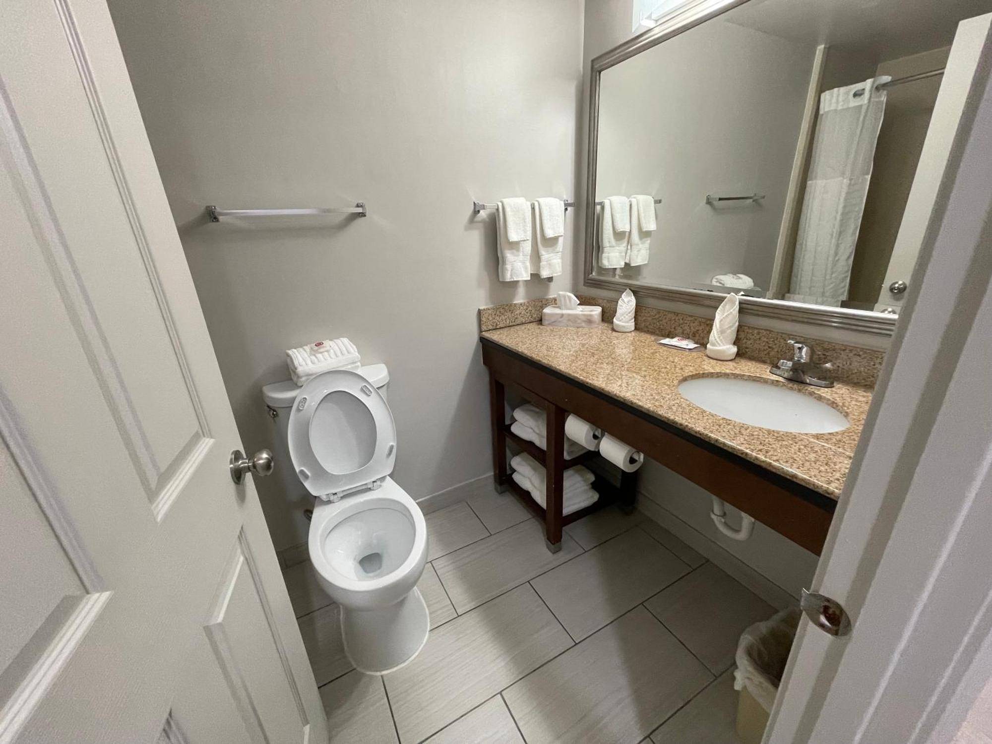 Comfort Inn & Suites Syracuse-Carrier Circle East Syracuse Esterno foto