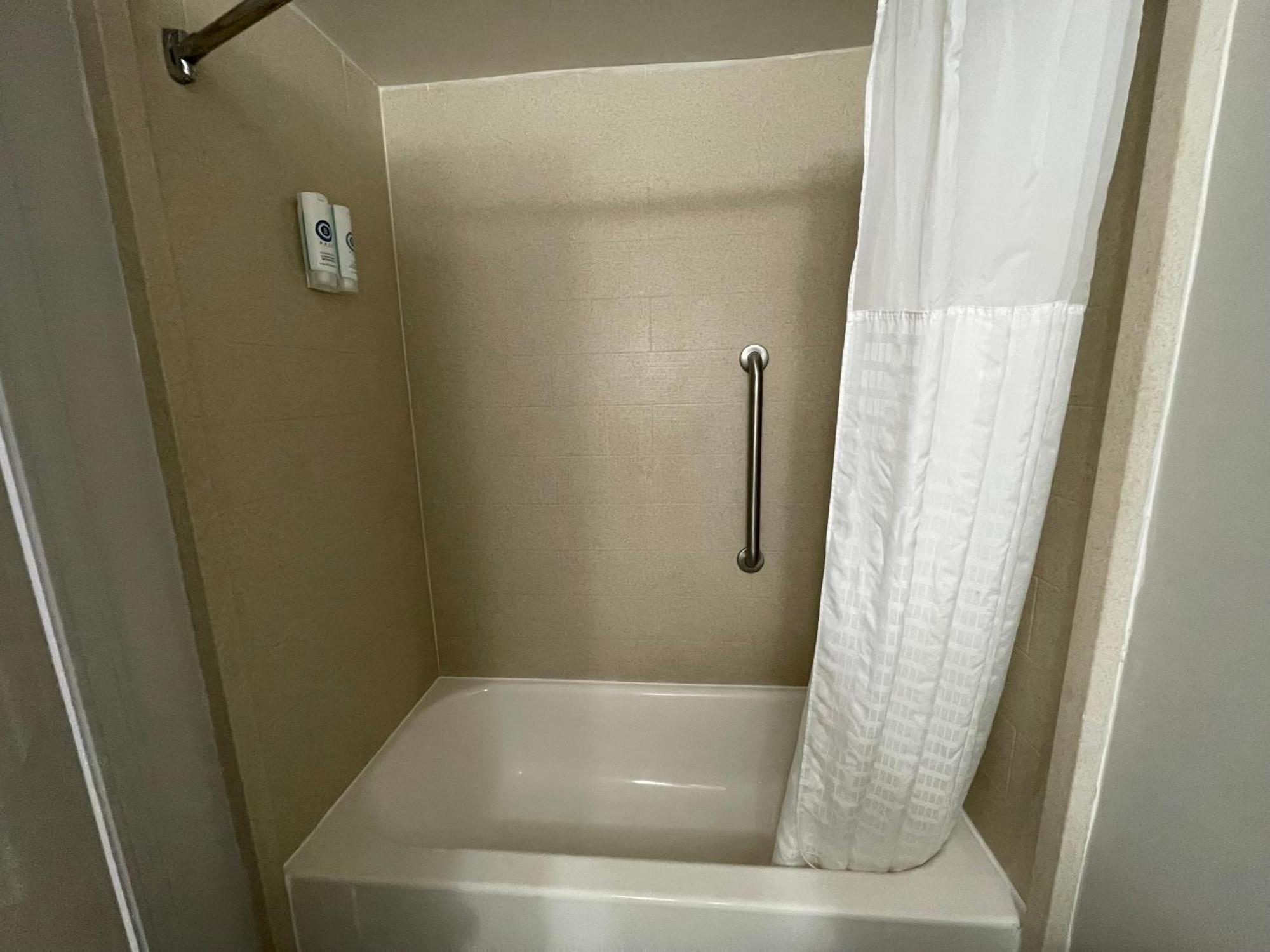 Comfort Inn & Suites Syracuse-Carrier Circle East Syracuse Esterno foto