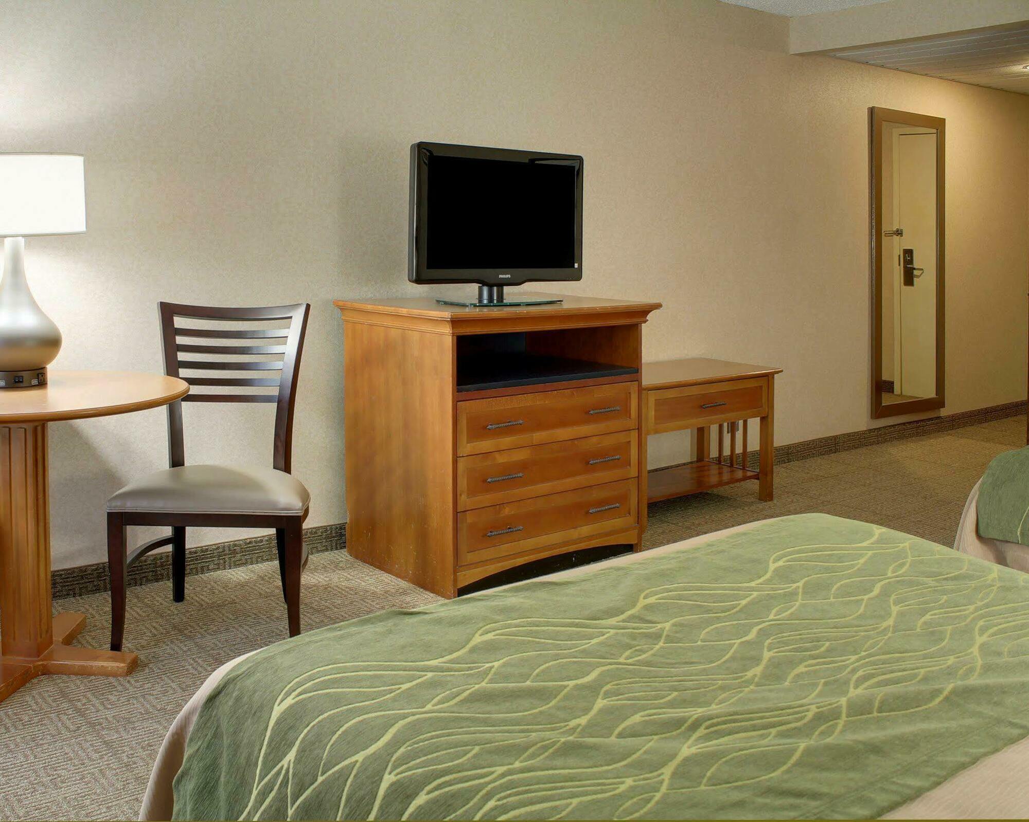 Comfort Inn & Suites Syracuse-Carrier Circle East Syracuse Esterno foto
